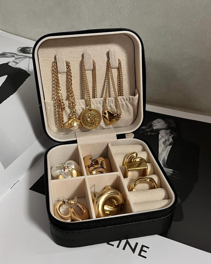 SIRAA Compact Jewelry Storage Organizer – Travel Case