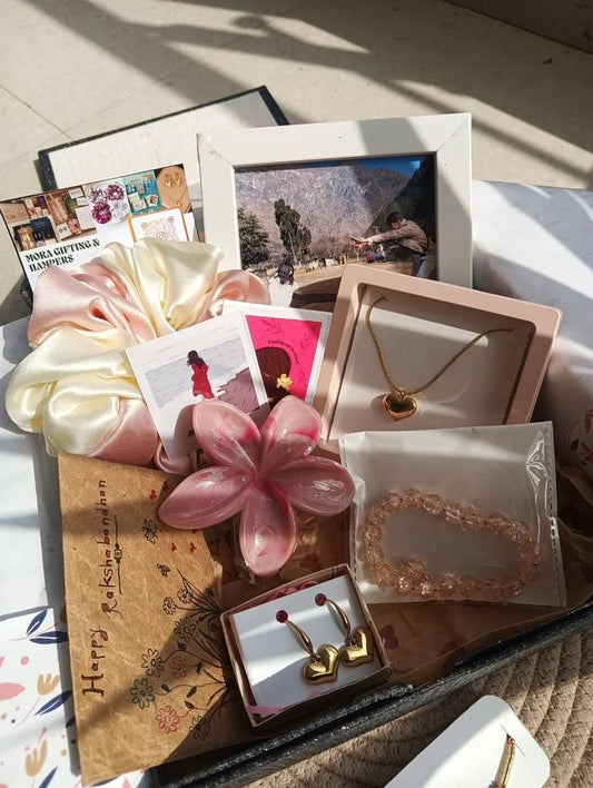 SIRAA Sweet Surprise Moment Gift Hamper